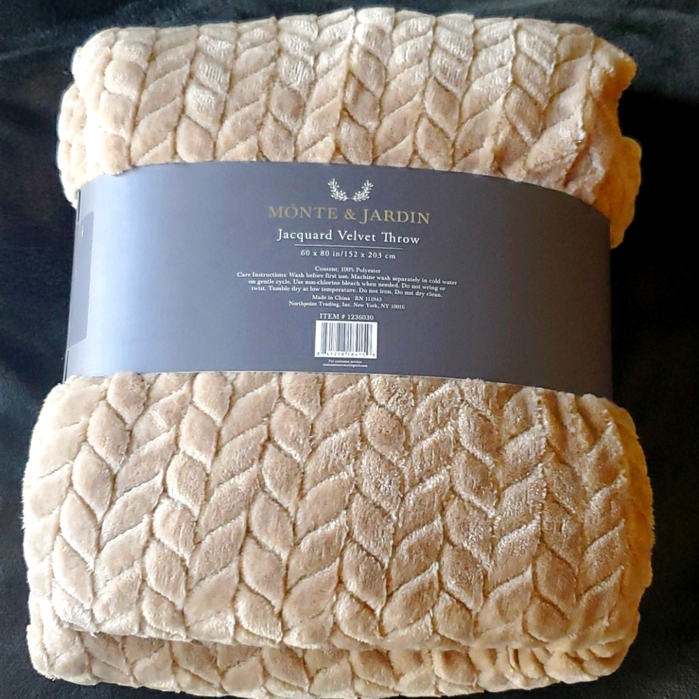 Monte & Jardin Jacquard Velvet Throw